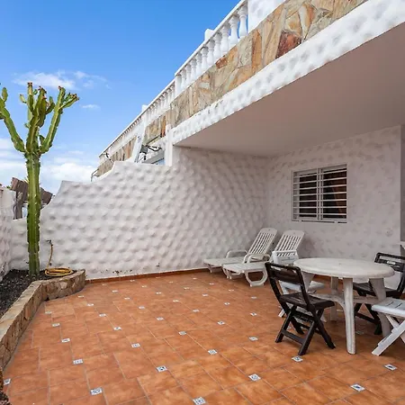 Apartamento Near The With A Huge Terrace Patio, Wifi And Parking *
